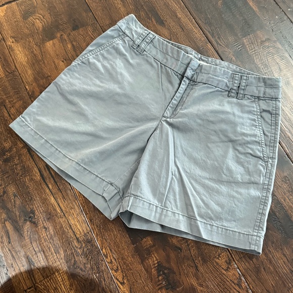 LOFT Pants - Ann Taylor LOFT Gray Casual Shorts Size 2
